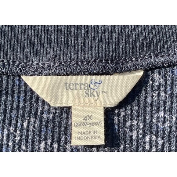Terra & Sky Womens 4X Waffle Knit Henley Top Navy Blue With Subtle Floral Print - Picture 4 of 6
